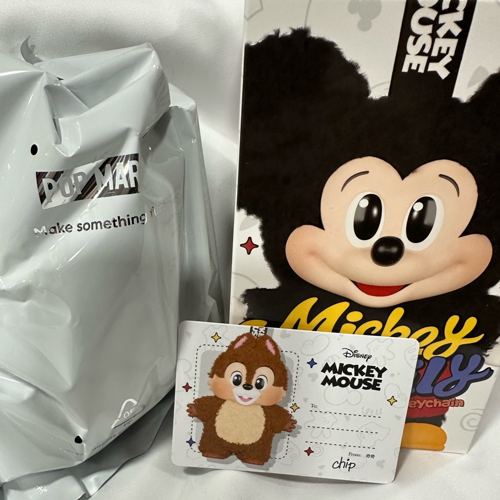 CONFIRMED CHIP Mickey Family Cute Together Keychain Series Figures Plush - Picture 2 of 12